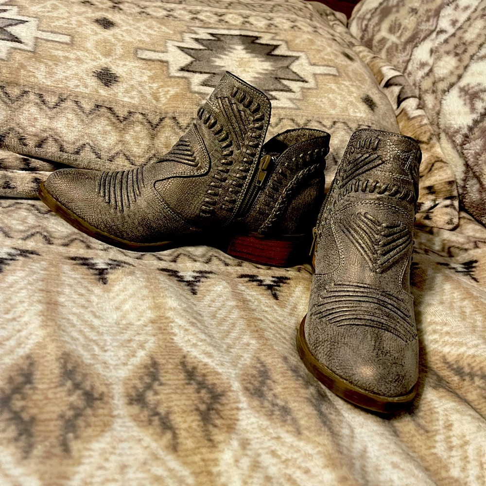 Not Rated Nosara Gray Ankle Boots